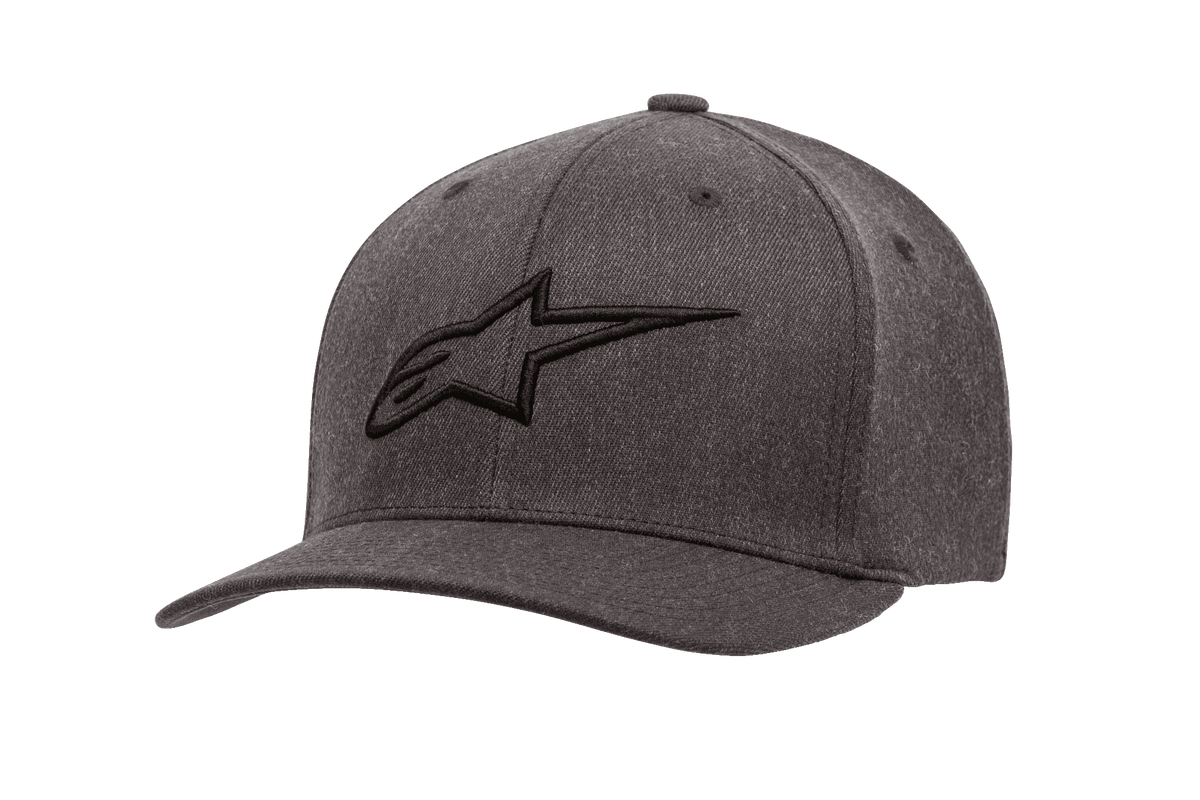 Alpinestars Ageless Curve Hat, mörkgrå melerad baseballkeps med svart 3D-broderad logotyp, böjd skärm, strukturerat twilltyg med ventilationshål, avslappnad motorsport-stil