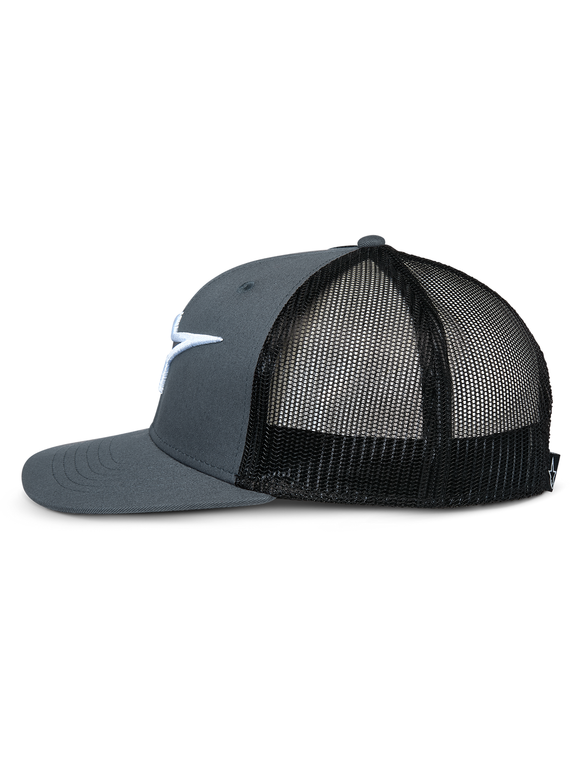 Alpinestars Corp Trucker, truckerkeps, grå och svart, sidoprofil som visar platt skärm, strukturerad grå krona, bakpaneler i svart mesh och vit broderad logotyp, vardaglig motorsport-inspirerad huvudbonad