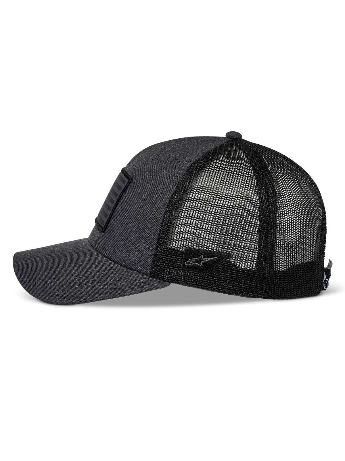 Alpinestars Flag Snapback keps, grafitgråmelerad och svart, sidoprofil, böjd skärm med strukturerad krona, framstycke i twill och bakstycke i svart polyestermesh, liten Astars-logotyp på sidan, avslappnad motorsport-huvudbonad