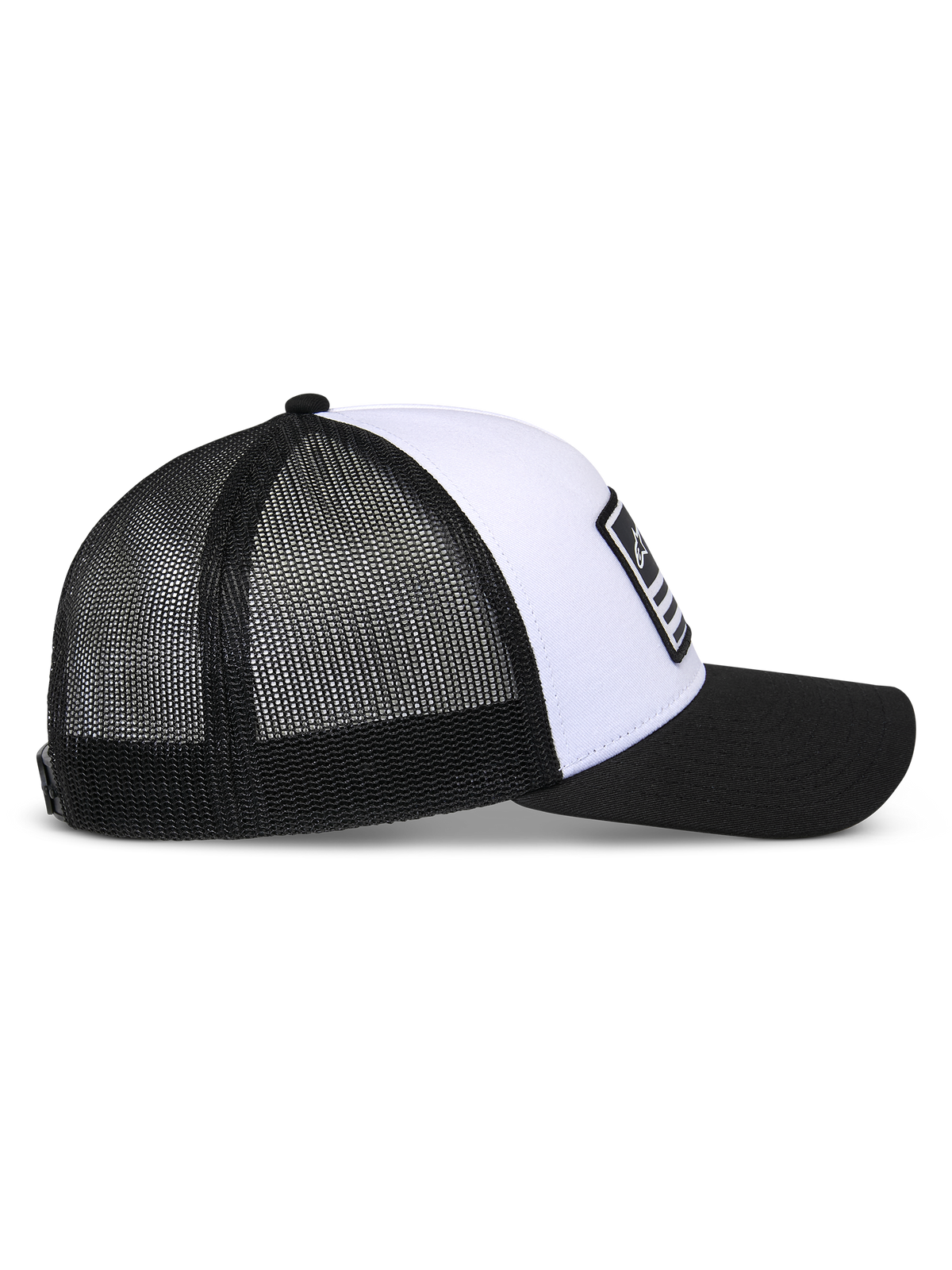 Alpinestars Flag Snapback-keps, vit och svart, sidoprofil, strukturerad vit krona med svart böjd skärm, ventilerande svarta nätpaneler baktill, avslappnad motorsportinspirerad huvudbonad