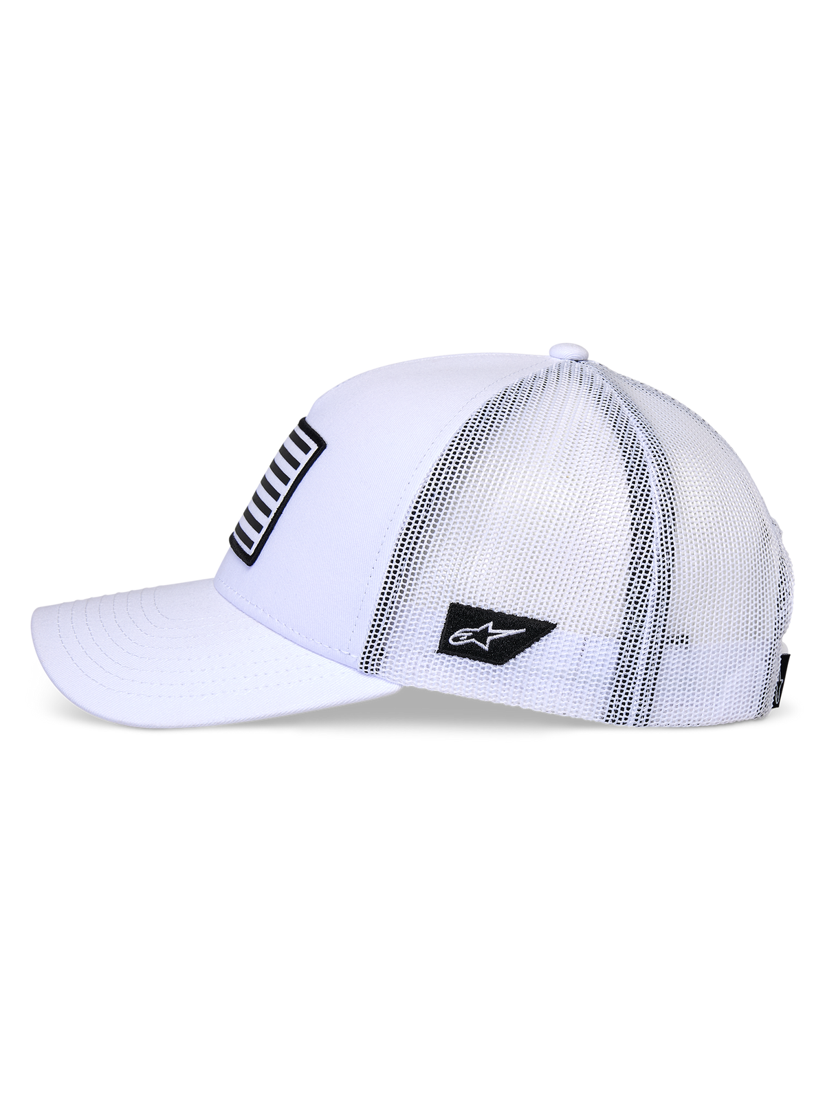Alpinestars Flag Snapback-keps, vit, sidoprofil av keps i trucker-modell med böjd skärm och vit mesh baktill, med svart logotypmärke på sidan och randigt märke framtill