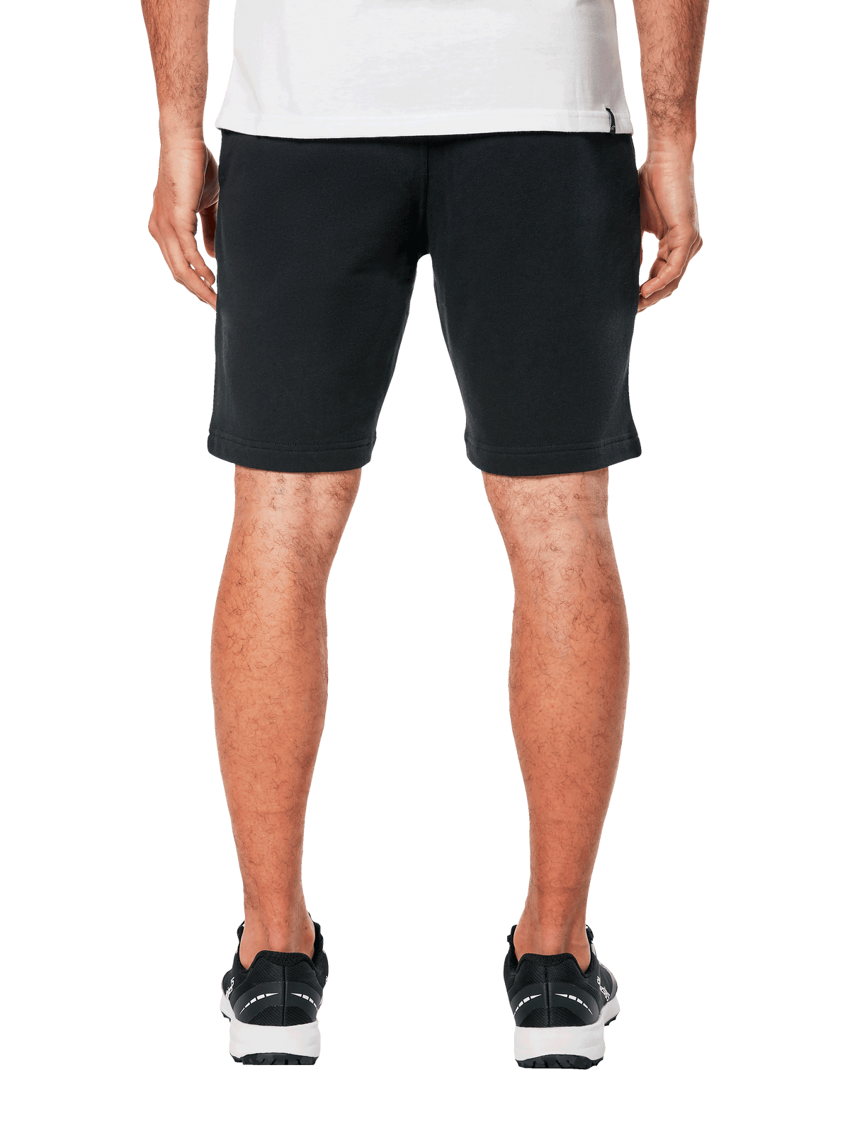 Alpinestars Dunker Shorts, svarta träningsshorts i fleece sedda bakifrån, bakficka med passpoal, Ageless-logotyp på bakhöften, bekväm passform, bärs med svarta sportskor och vit tröja