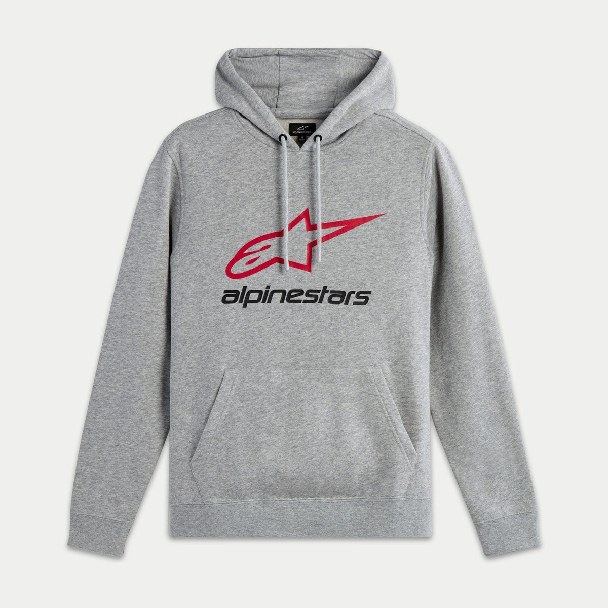 Alpinestars Always V3 Hoodie, fleecehoodie i pullover-modell i gråmelerad färg, med en röd konturerad stjärnlogotyp och svart Alpinestars-text på bröstet, huva med dragsnöre, känguruficka framtill, avslappnat motorsport-inspirerat streetwear