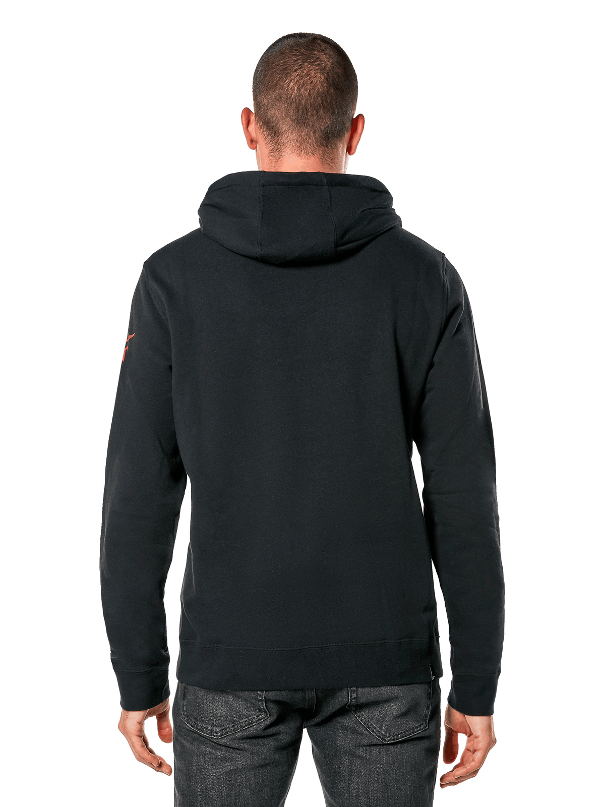Alpinestars Linear Wordmark V3 Hoodie, vardaglig streetwear, svart hoodie i pullover-modell sedd bakifrån, röd logotyp på ärmen, ribbade muddar och fåll, modern motorsport-inspirerad design