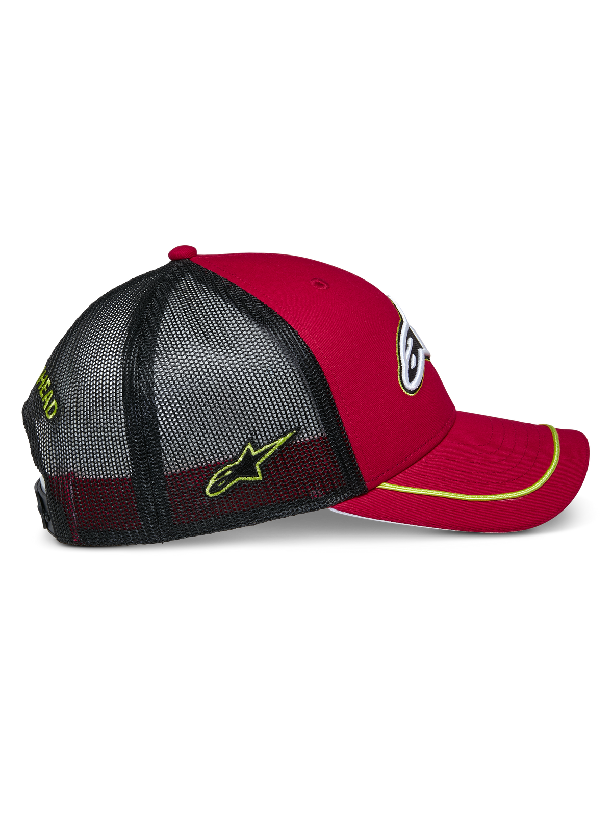 Alpinestars Exceed Truckerkeps, röd och svart med neongula detaljer, med böjd skärm med neongul sutaschkant, röd strukturerad krona och svart mesh-baksida med broderad sidologotyp, avslappnad motorsportstil