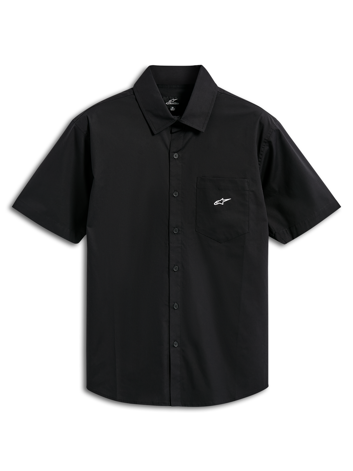 Alpinestars Strive Woven-skjorta, kortärmad skjorta med knappar, svart, med en vit Astar-logotyp på bröstfickan, klassisk krage och knappslå framtill, avslappnade motorsport-inspirerade streetwear