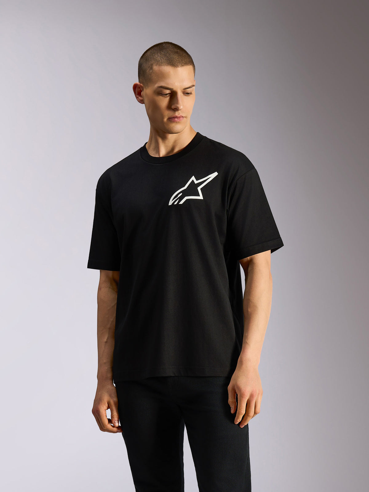 Alpinestars One Oversized CSF Tee, kortärmad t-shirt, svart, vit Astars-logotyp, oversized passform, avslappnad sportswear