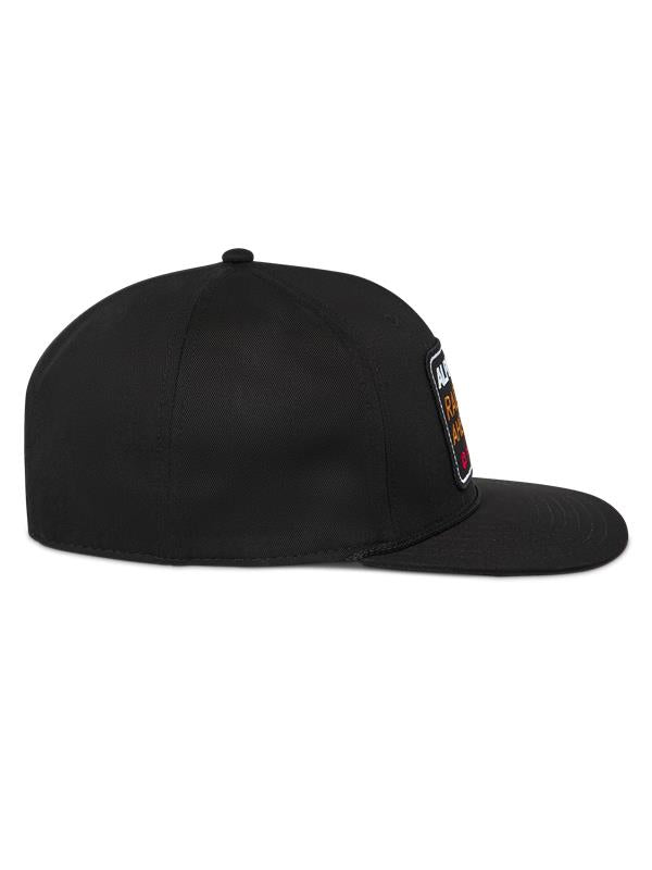 Alpinestars Intuitive Snapback-keps, svart, sidoprofil, med platt skärm och strukturerad krona, broderat logotypmärke på framsidan, vardaglig motorsport-inspirerad huvudbonad