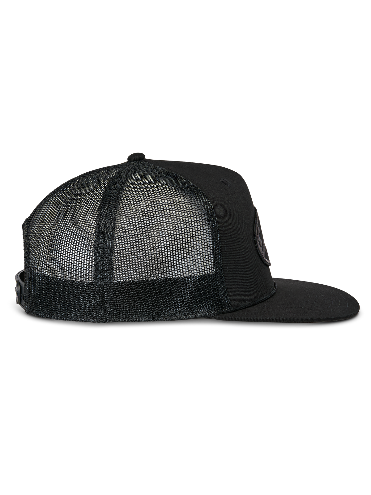 Alpinestars Contender Trucker-keps, svart truckerkeps, profilvy från sidan, med platt skärm och ventilerande meshpaneler baktill, snapback-stängning, avslappnad motorsportstil