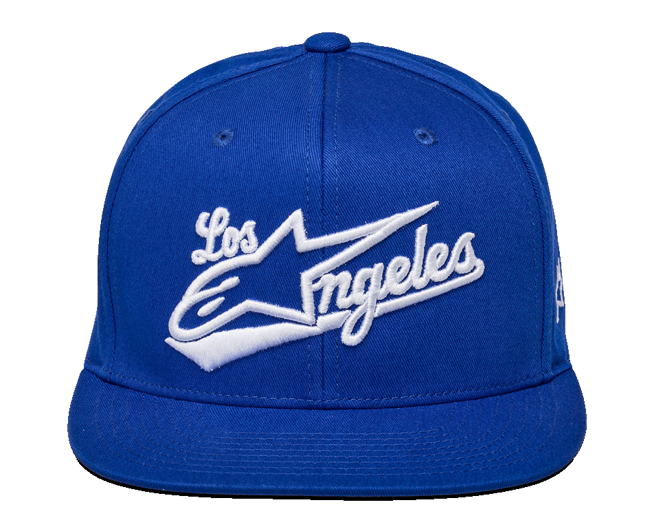 Alpinestars Los Angeles keps, blå snapback-keps, vitt 3D-broderi med athletic 'Los Angeles'-typsnitt och Ageless-logotyp, strukturerad krona, platt skärm, avslappnad sportswear streetwear