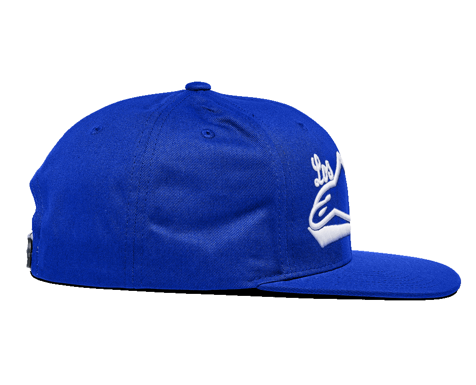 Alpinestars Los Angeles Hat, blå snapback-keps, profilvy från sidan, med platt skärm och strukturerad krona, klarblå bomullstwill med vitt 3D-broderi, avslappnade sportkläder