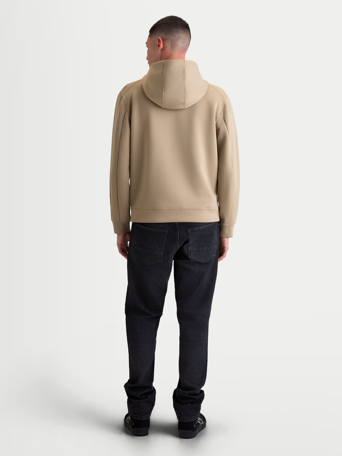 Alpinestars Datrix huvtröja, brun pullover-huvtröja för herrar, baksida, tillverkad i premium dubbelvävd tri-blend-fleece med meshfodrad huva för vardaglig komfort och motorsportinspirerad stil.