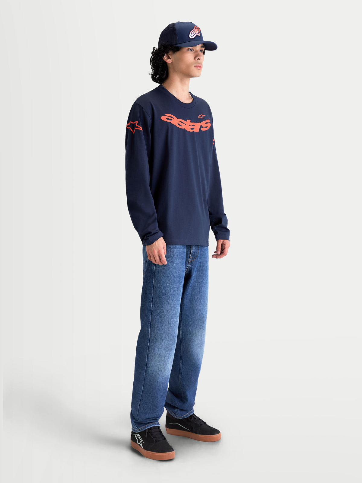 Alpinestars Velocifier CSF långärmad t-shirt, herrtröja i marinblå och orange för vardagsbruk, böjt Astars-tryck och logotyper på axlarna, mjuk bomull- och polyesterblandning.