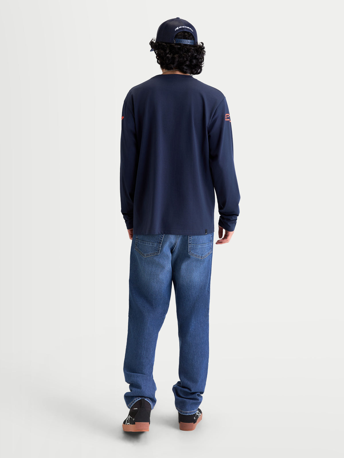 Alpinestars Velocifier CSF t-shirt, långärmad sportswear-t-shirt, marinblå, ryggvy på modell med logotyper på axlarna och en mjuk bomullsblandning för en motorsportinspirerad vardagsstil.