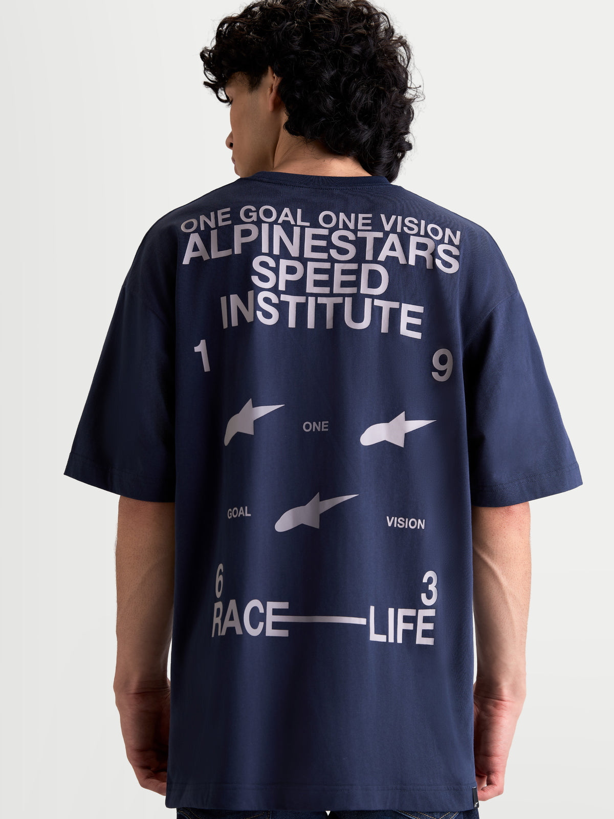 Alpinestars Institute Oversized SS CSF T-shirt, marinblå sportswear-t-shirt, ryggvy med stor vit Speed Institute och One Goal One Vision-grafik, avslappnad oversized passform, bomulls- och polyesterblandning.