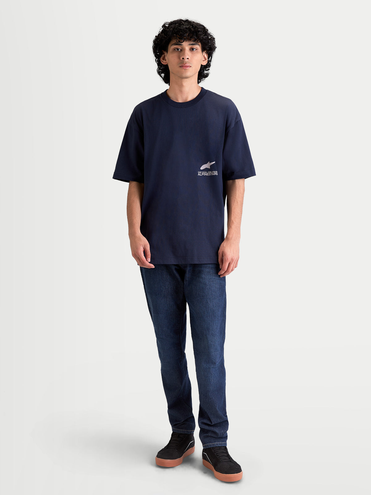 Alpinestars Institute Oversized SS CSF t-shirt, marinblå kortärmad sportswear-t-shirt för herrar, liten vit bröstlogotyp, avslappnad oversized passform, mjuk bomullsblandning