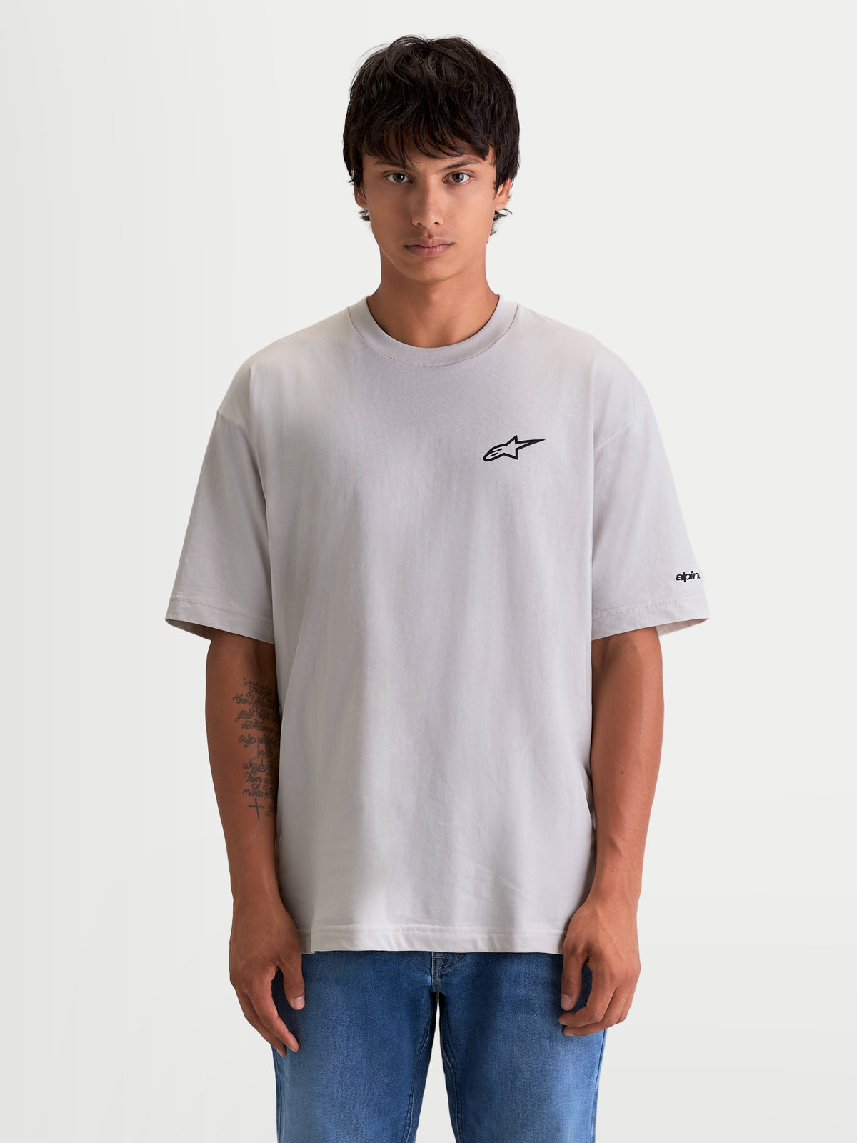 Alpinestars Mandate Oversized CSF t-shirt, kortärmad sportswear-t-shirt för herr, grå med svart pufftryckt Astars-logotyp på bröstet, avslappnad oversized passform, mjuk bomullsblandning