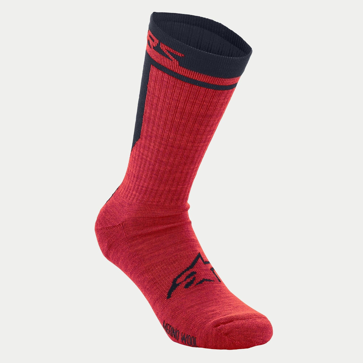 Alpinestars Merino Socks 24, cykelstrumpor, röda och svarta, med en 24 cm hög mudd, svart Alpinestars-logotyp på foten och texturerad merinoullskonstruktion för isolering och fukthantering
