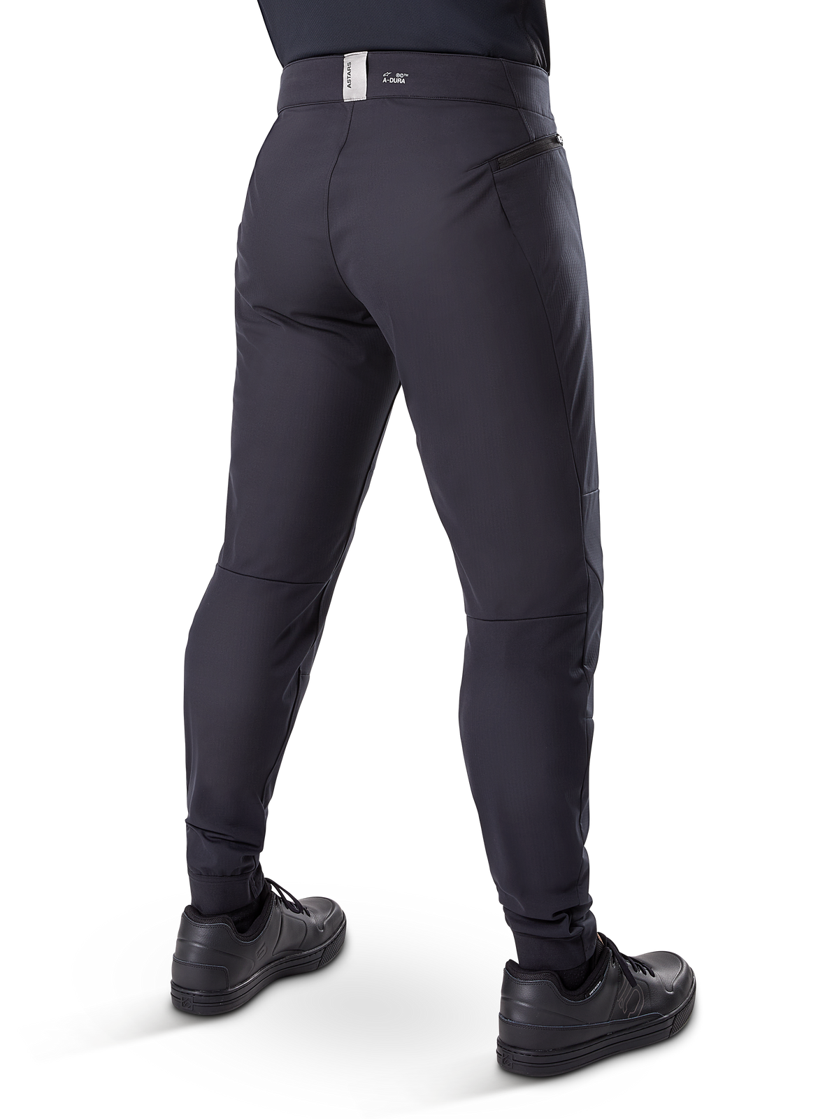 Alpinestars A-Dura Thermal byxor, mountainbikebyxor, svarta, baksida som visar fickor med dragkedja och märkning på midjebandet, avsmalnande passform för cykling i kallt väder