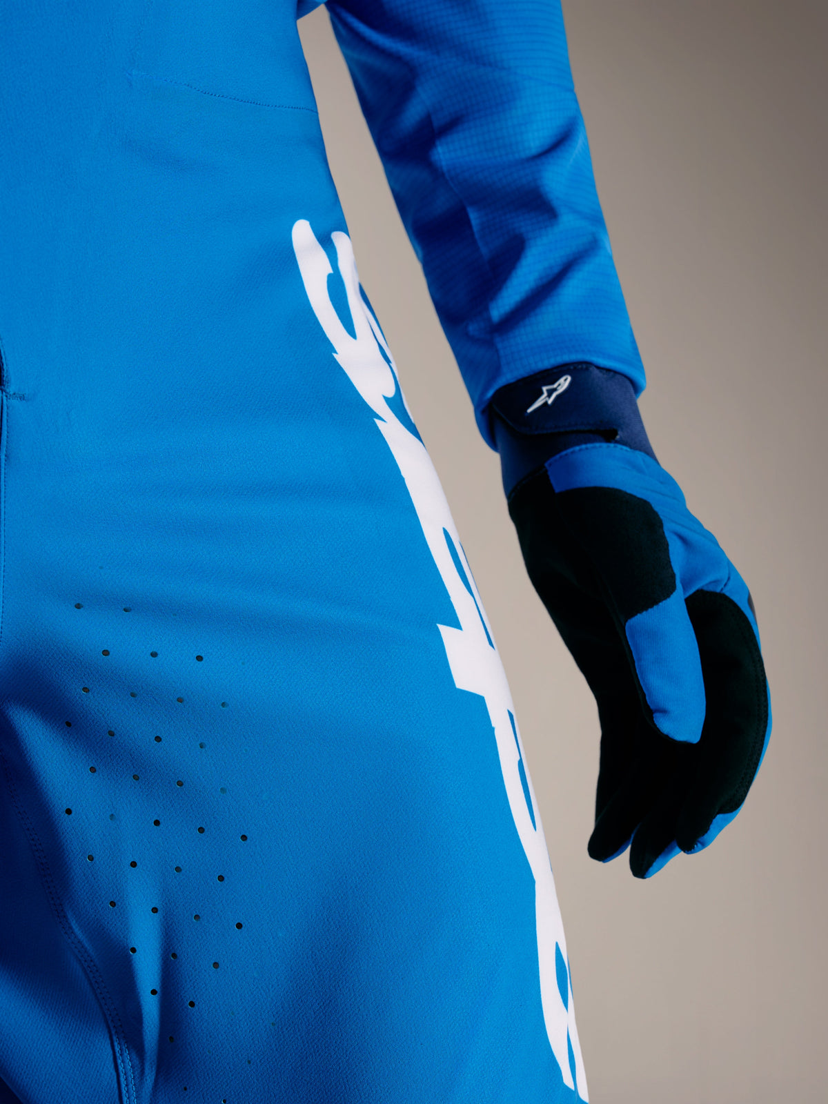 Faded Bright Blue A-Supra Elite Byxor med laserskuren ventilation och vit Astars-logotyp på premiumstretchtyg.
