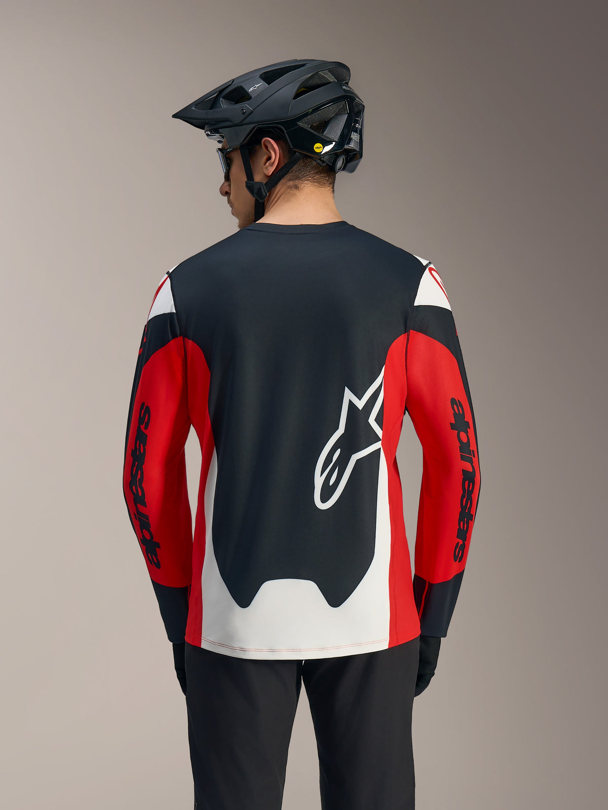 A-Dura Race långärmad tröja i rött, svart och vitt med stor vit Astars-logotyp och racinggrafik på ryggen.