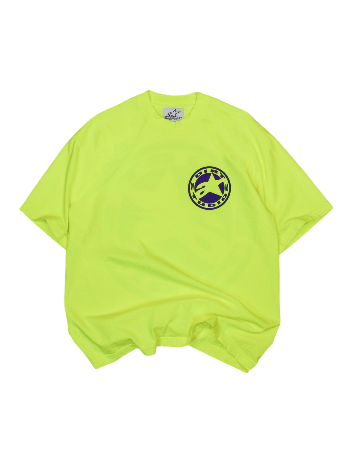 Alpinestars Limited Edition Dirt Studios Tech Series T-shirt, herrmodell, fluogul, plaggfärgad bomull med cirkulär bröstlogotyp, avslappnad motorsport-streetwear.