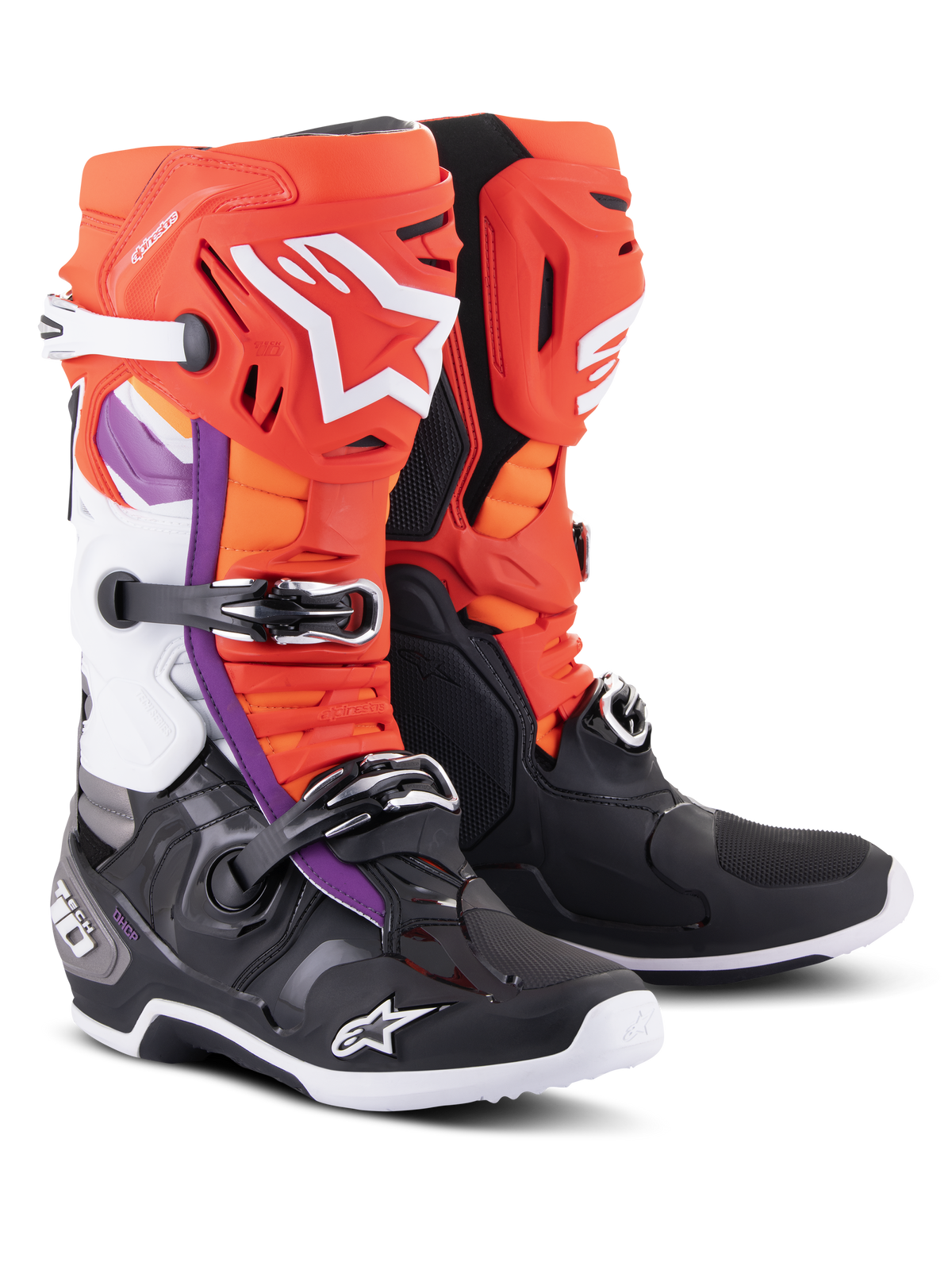 Alpinestars Tech 10 stövlar, motocross-stövlar, svarta och fluo orangea med röda och lila detaljer, trippelspännesystem, vita Alpinestars-logotyper på smalbenet och tån, hållbart TPU-skal för prestanda vid terrängkörning