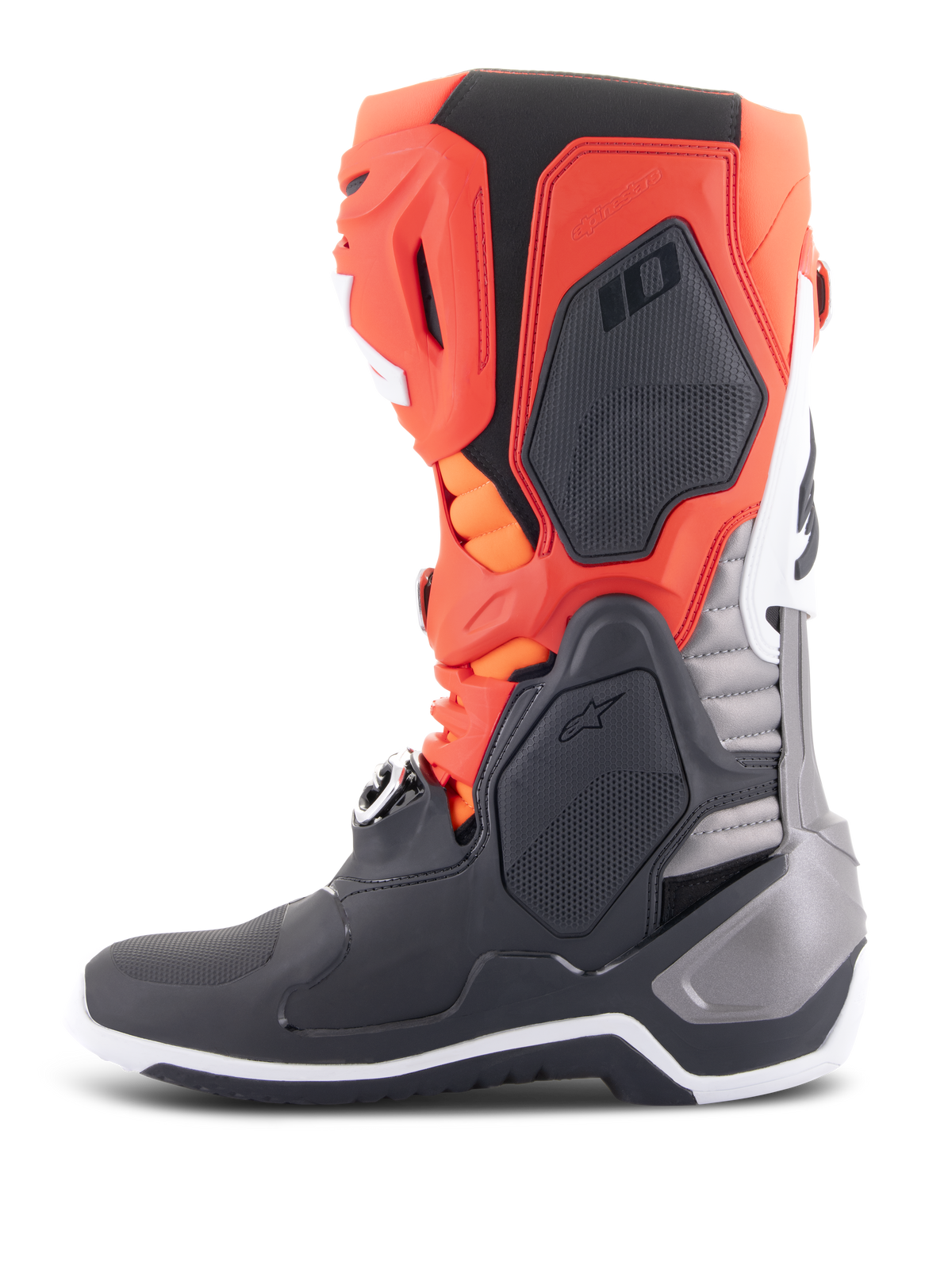 Alpinestars Tech 10-stövlar, motocross-stövlar, svarta, röd fluo och orange fluo med vita detaljer, sidovy som visar det avancerade TPU-chassit, spännsystemet och den ergonomiska designen för terrängprestanda.