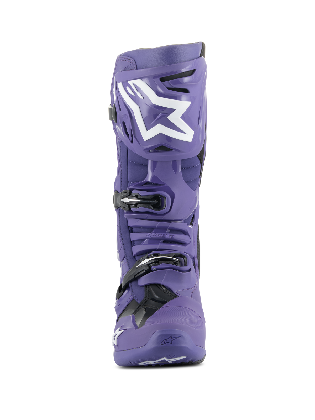 Alpinestars Tech 10-stövlar, motocross-stövlar, ultraviolett lila och svarta, vy framifrån, med vit Alpinestars-logotyp på smalbenet, trippelspännessystem, slitstarkt TPU-skal för terrängkörning