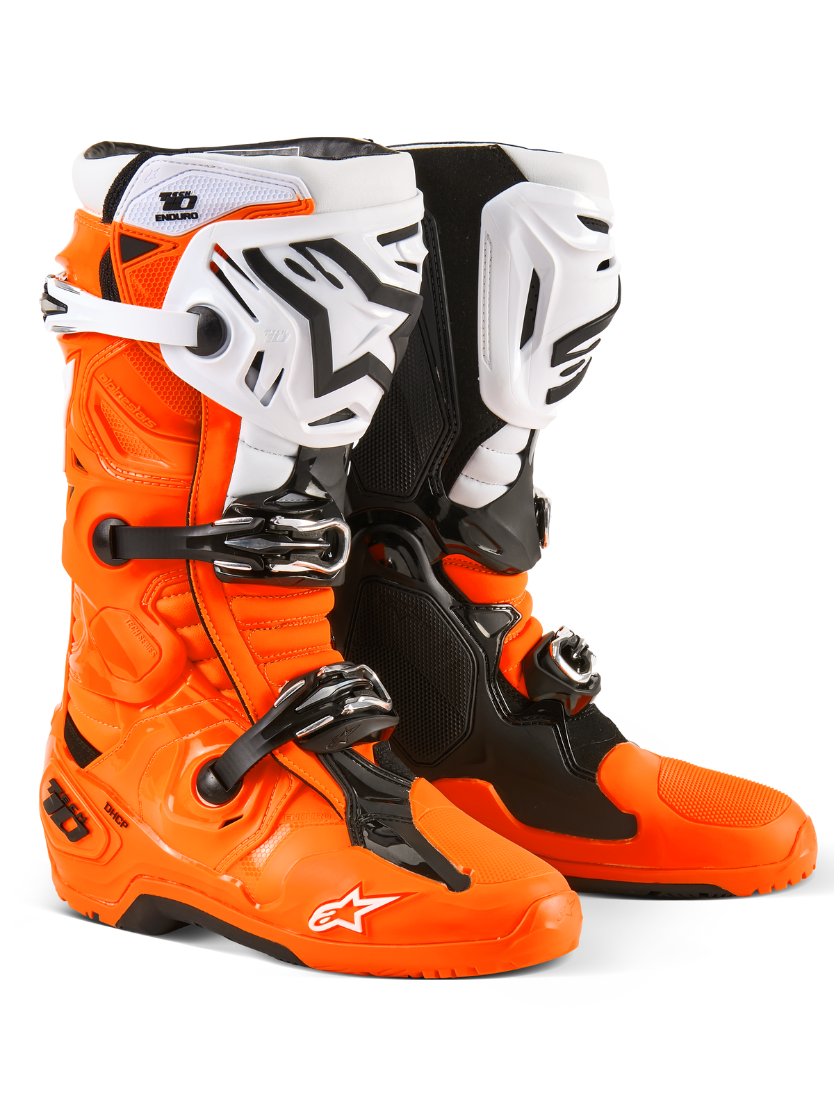 Alpinestars Tech 10 Enduro-stövlar, motocross- och endurostövlar, fluorescerande orange, svarta och vita, med tredubbelt spännsystem, vita skenbensplattor med svart Alpinestars-logotyp och robusta sulor i dubbelförening, skyddande terrängskodon