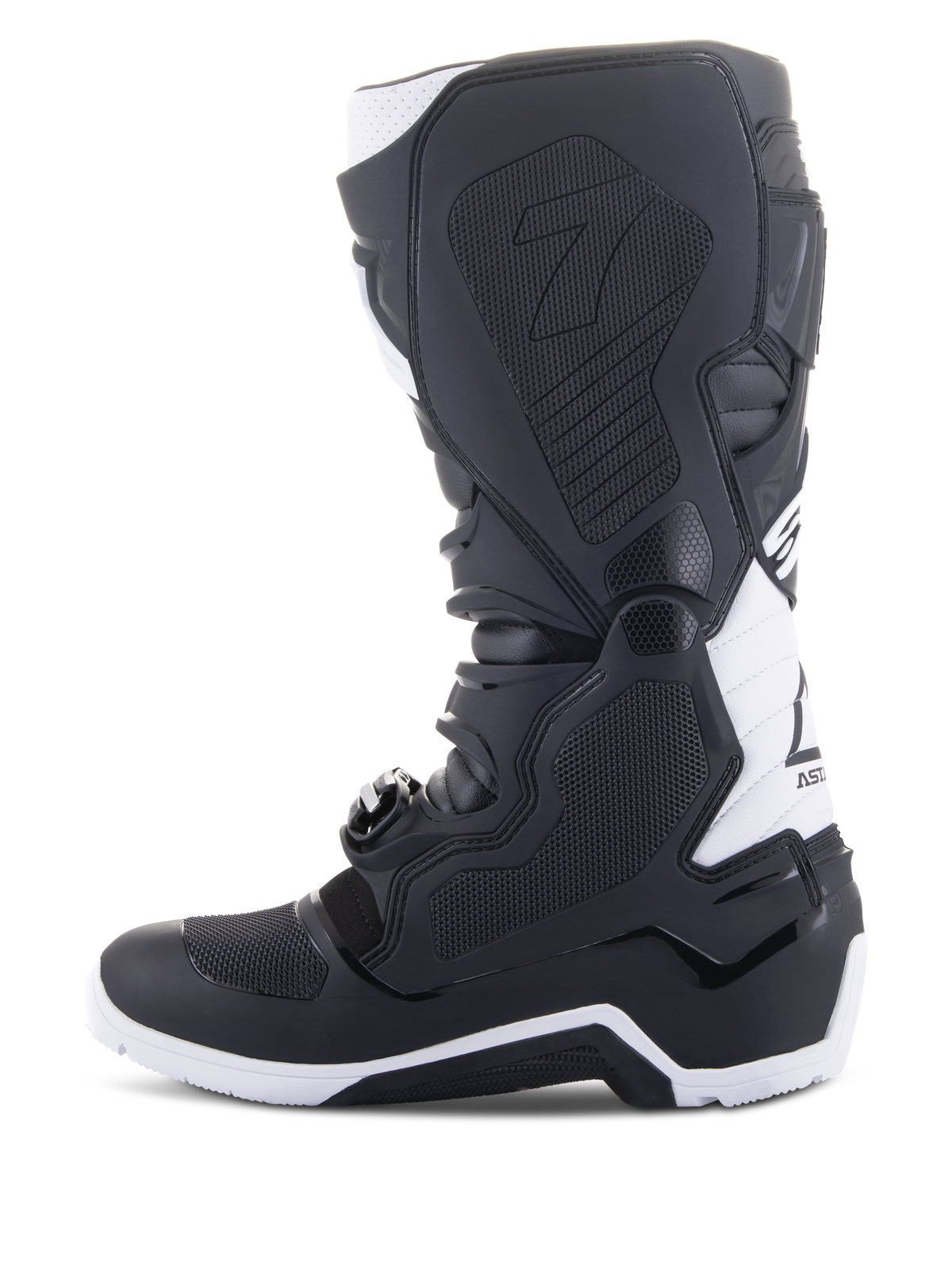 Alpinestars Tech 7 Enduro Drystar® stövlar, endurostövlar för motorcykel, svart och vit, medial sidovy med bikakemönstrade greppaneler, TPU-konstruktion och vita detaljer på hälen och övre vaden, professionella terrängstövlar