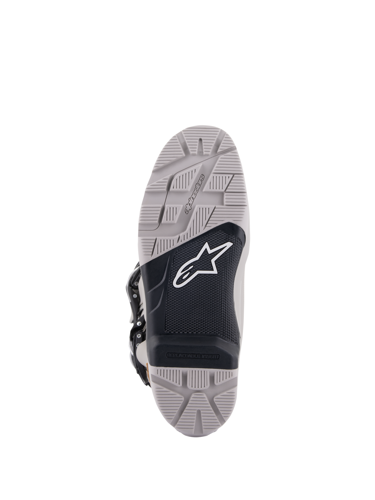 Alpinestars Tech 7 Enduro Drystar®-stövlar, vy av sulan, grå och svart, greppvänligt mönster med en texturerad svart mittpanel, vit Astar-logotyp, har ett utbytbart inlägg för hållbarhet och grepp vid endurokörning.