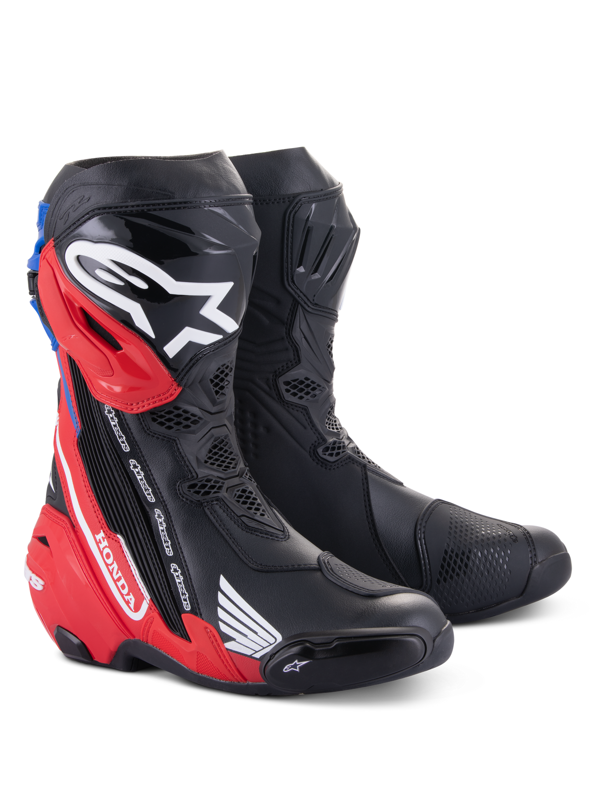 Alpinestars Honda Supertech R-stövlar, racingstövlar för motorcykel, svarta med klarröda och blå detaljer, med TPU-skenbensskydd, Honda-branding och avancerad aerodynamisk design för prestanda på bana och väg.