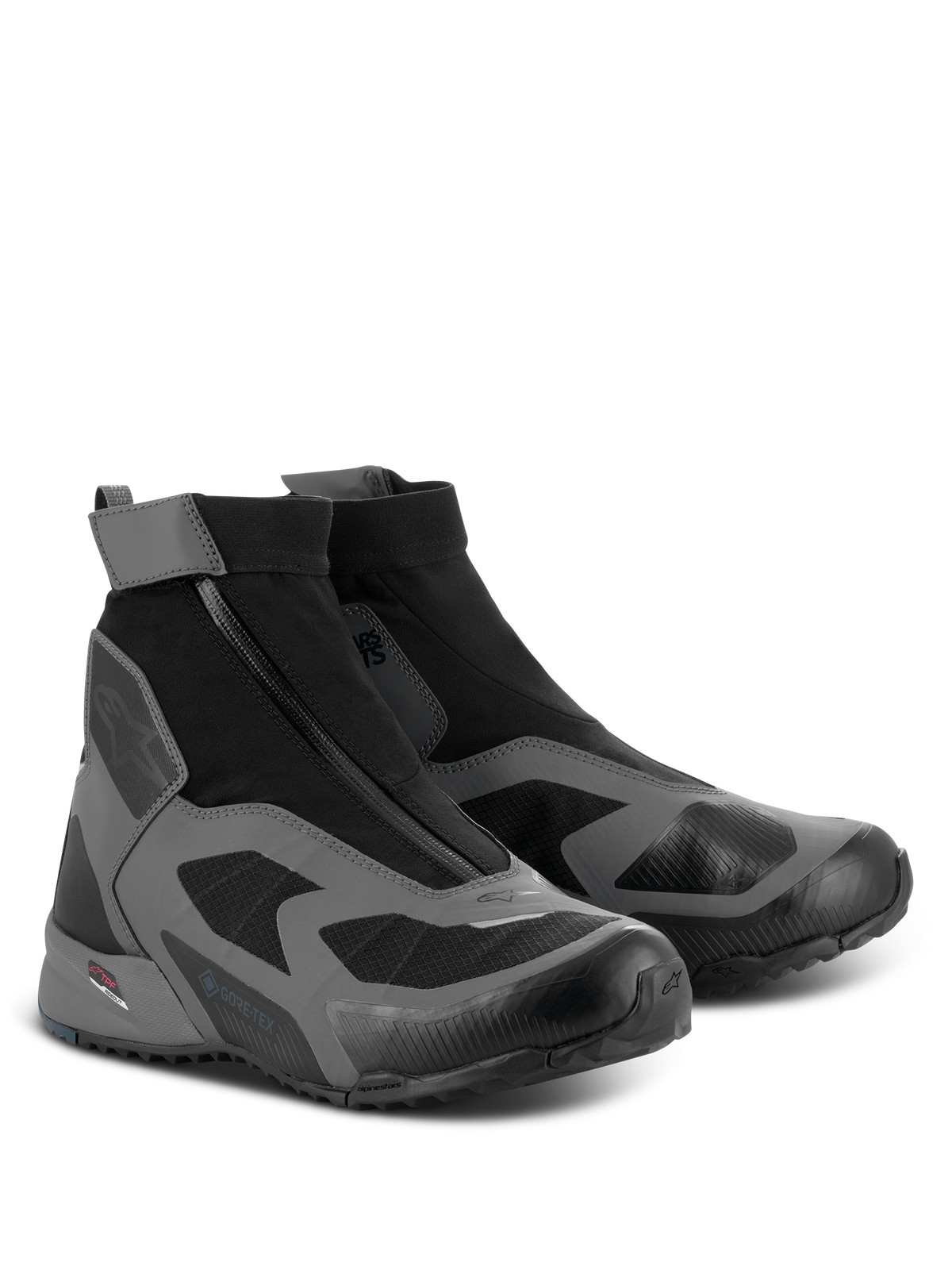 Alpinestars CR-8 GORE-TEX skor, motorskor, svarta med mörkgrå och petrolblå detaljer, vattentät design med högt skaft, vinklad dragkedja och GORE-TEX-märkning.