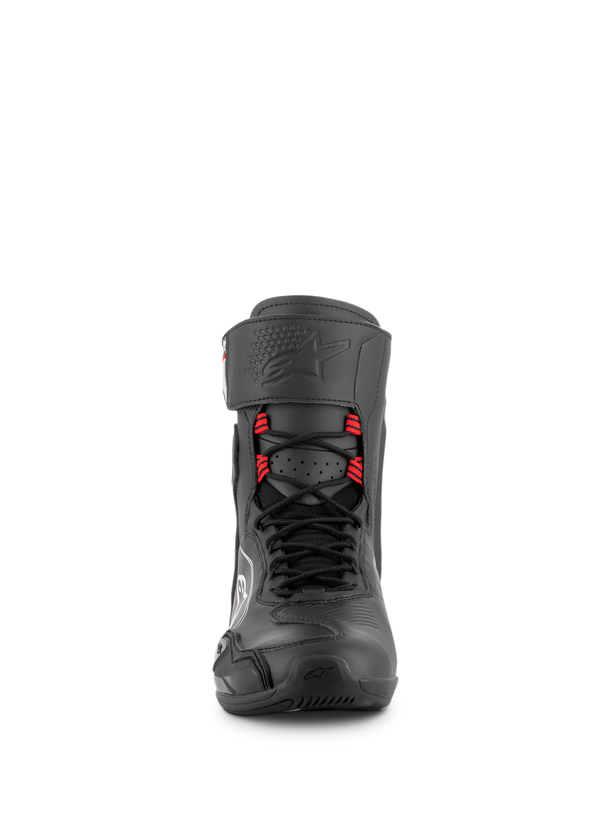 Alpinestars Superfaster Shoes, motorcykelskor i svart, grått och starkt rött, vy framifrån som visar snabbsnörning med röda öglor, hög skyddande profil med vristrem, förstärkt tå och teknisk design för väg- och sportprestanda