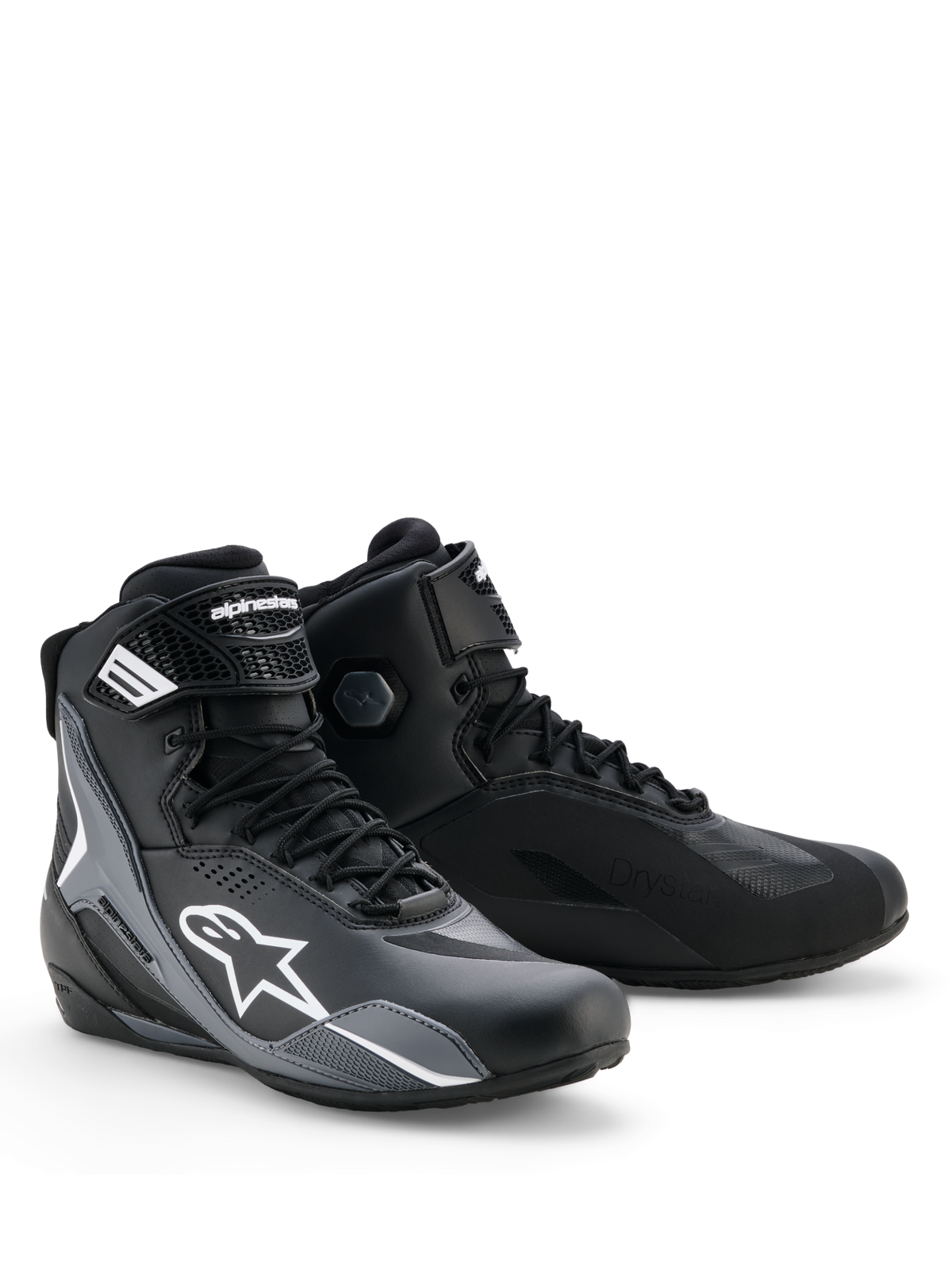 Alpinestars Faster-4 Drystar® skor, motorcykelskor, svarta, 'cool gray' och vita, smidig design med vit Astars-logotyp, snörning och kardborreband vid ankeln, vattentät Drystar-teknologi och förstärkta paneler för skydd vid sportkörning.
