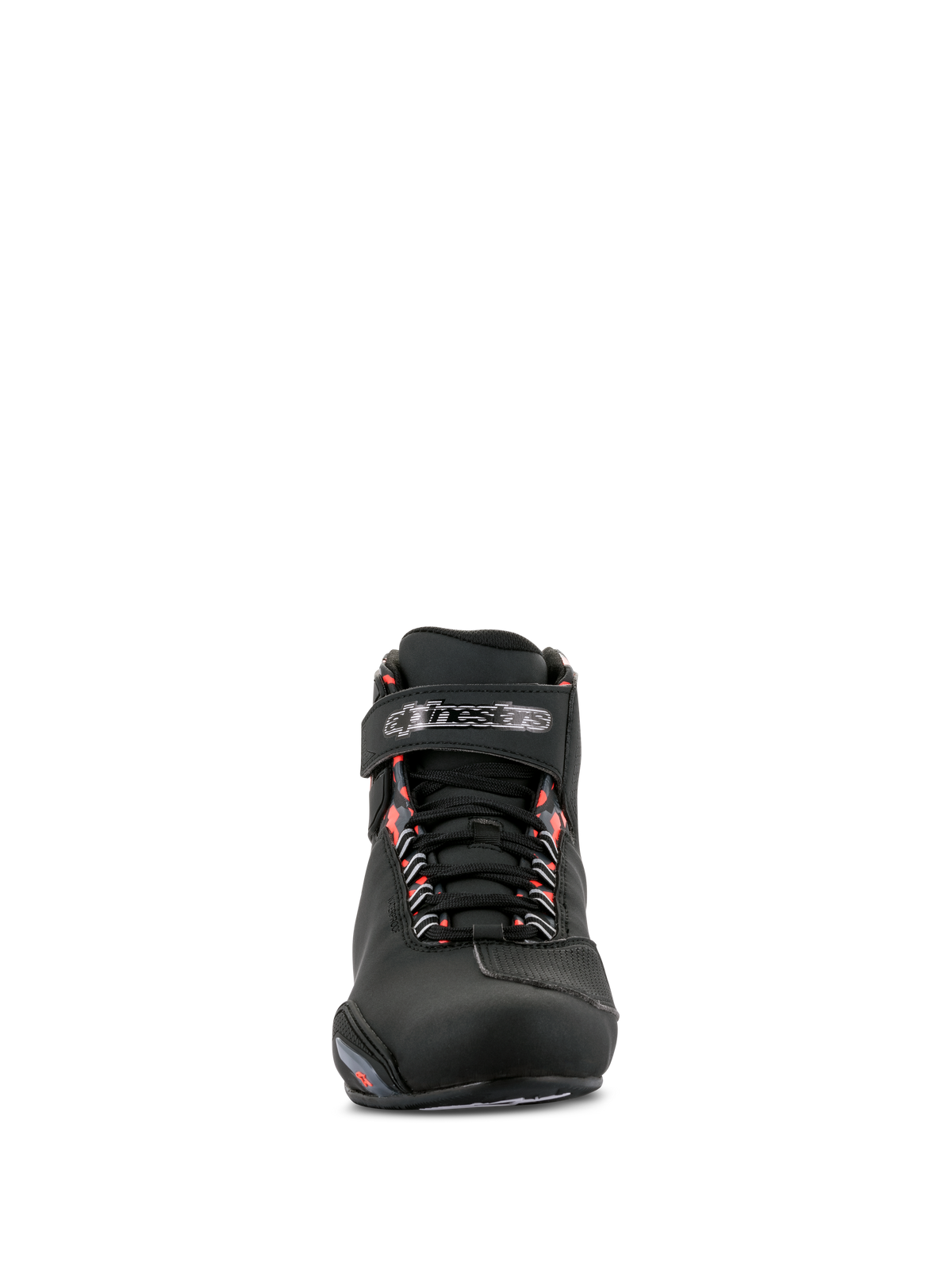 Alpinestars Sektor Waterproof-skor, motorcykelskor, svart, mörkgrå och neonröd, vy framifrån som visar chassi i svart mikrofiber, snörning med vristrem med kardborreband och logotyp, samt neonröda detaljer vid öljetterna.