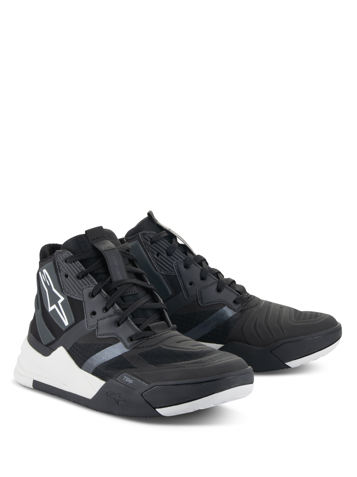 Alpinestars Speedflight-skor, prestandainspirerade körskor, svarta och vita, motorcykelsneakers i street-stil med ovandel i ripstop, vita detaljer på mellansulan och Alpinestars-logotyp på sidan