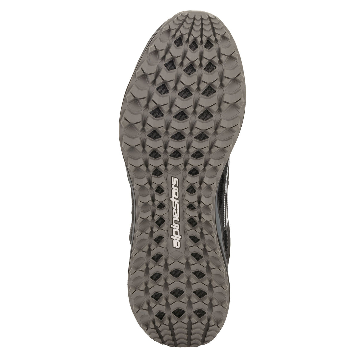 Alpinestars Meta Trail-skor, svart mörkgrå, vy av yttersulan som visar en oljebeständig gummisula med ett texturerat mönster för grepp, central Alpinestars-logotyp, prestandaskor för paddockmiljöer