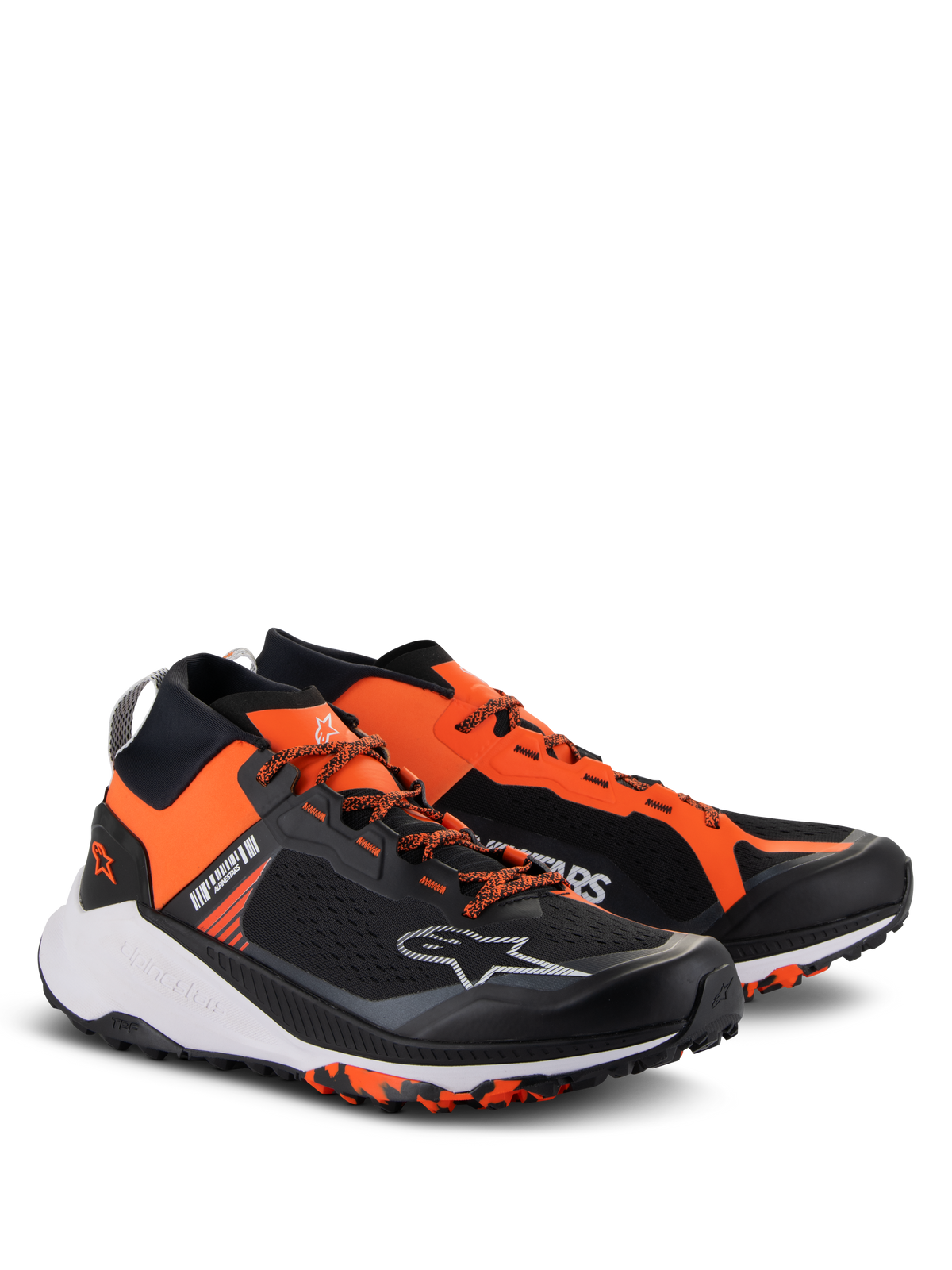 Alpinestars Meta XR V2-skor, sportiga vardagsskor, svarta, orangea och vita, med en ovandel i mesh i ett stycke, livfulla orangea paneler, orangea skosnören, vit Astar-logotyp och en robust gummisula designad för optimalt grepp