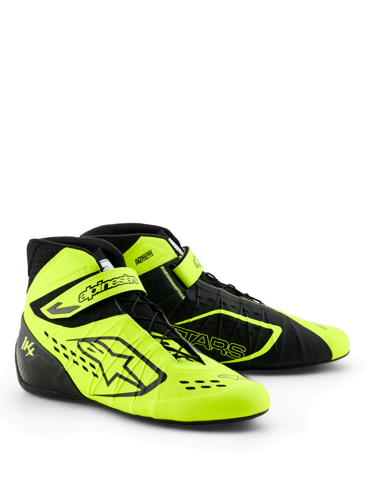 Alpinestars Tech-1 KX V3 kartingskor, svarta och gul fluo, slimmad prestandaprofil, asymmetrisk snörning med justerbar ankelrem, laserutskurna perforeringar för andningsförmåga, lättviktig termosvetsad konstruktion, FIA 8877-2022-certifierade motorsportskor