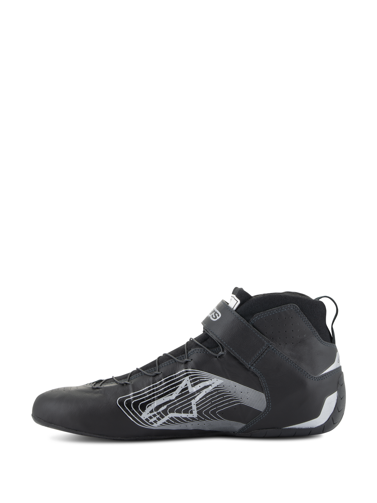 Alpinestars Tech-1 Z V3 Skor FIA, racingskor, svarta och silverfärgade, profilvy, överdel i premium nötläder med en stor silverfärgad stiliserad stjärnlogotyp, kardborreband vid vristen och smidig high-top-design för professionell motorsportprestanda.