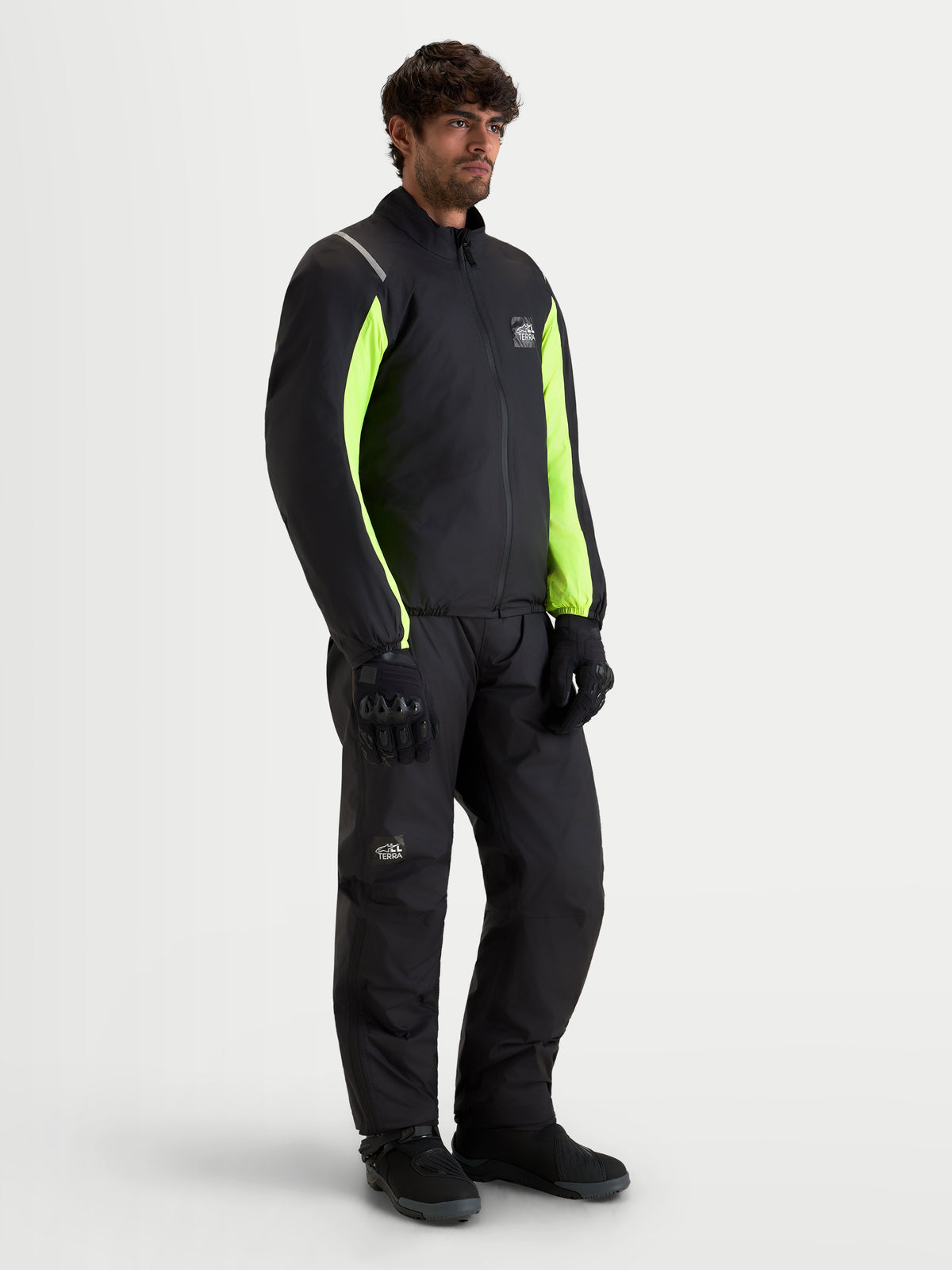 Alpinestars Harok V2 Drystar jacka, äventyrs-MC-jacka för herr i svart och fluorgul, på modell