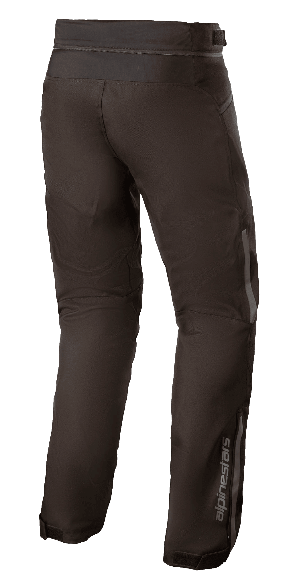 Alpinestars AST-1 V2 Waterproof Pants, svarta textilbyxor för motorcykel, vy från baksidan som visar reflekterande detaljer, Alpinestars-logotyp på underbenet, anslutningsdragkedja i midjan och justerbara benslut för skydd i alla väder