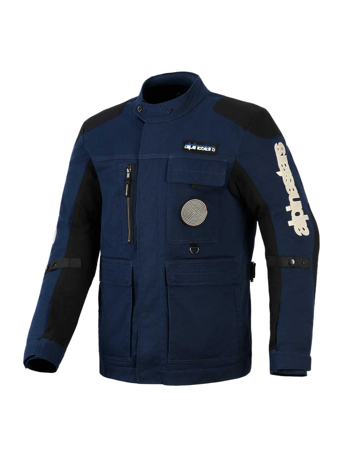 Alpinestars Dice Jacket, motorcykeljacka i urban fältmodell, mörkblå med svarta axel- och ärmpaneler, flera praktiska fickor, vertikal bröstficka med dragkedja och cirkulär spiralgrafik, stor vit Alpinestars-logotyp på ärmen, slitstark vattenavvisande textilkonstruktion