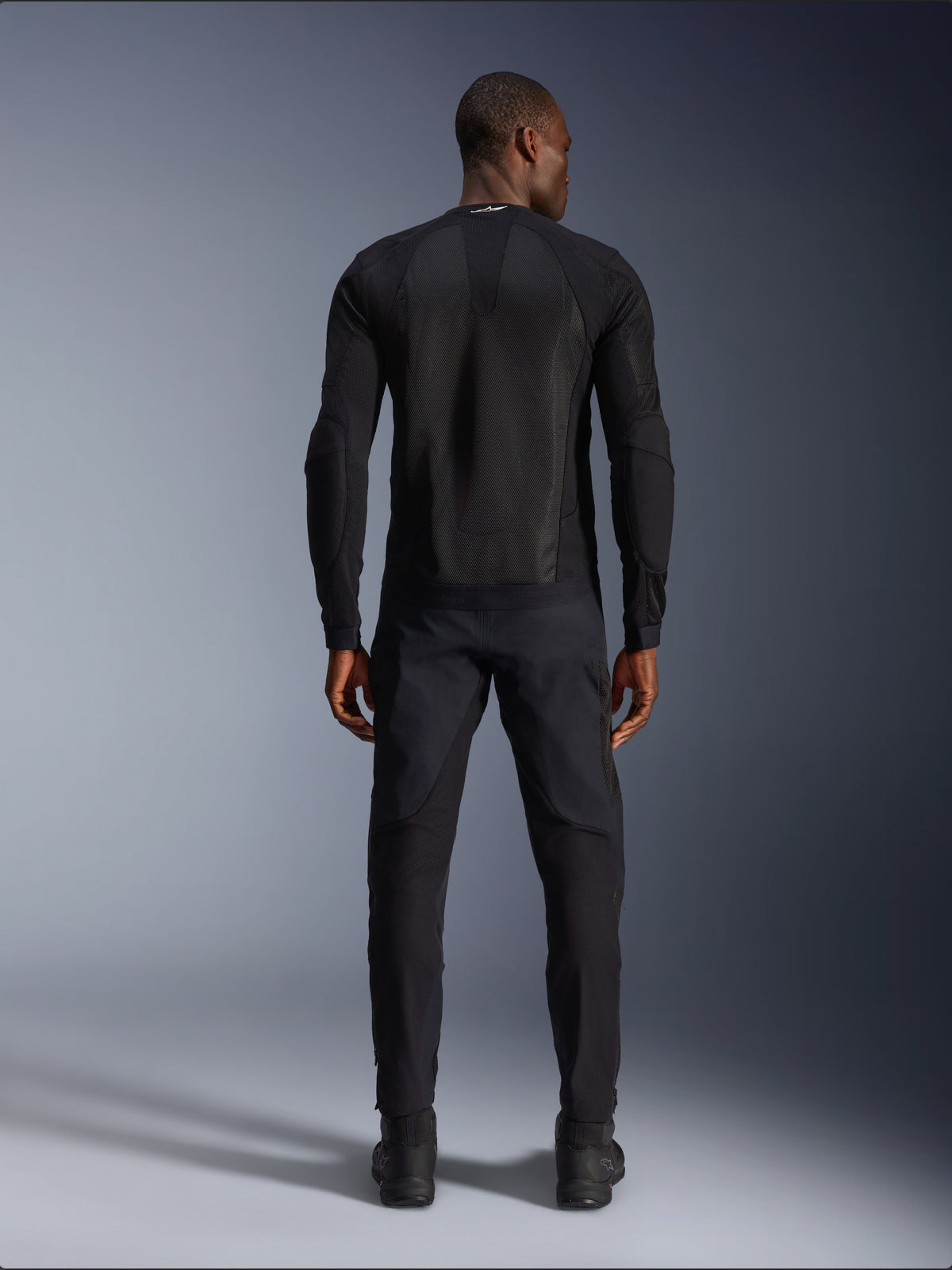 Alpinestars Troop-Air jacka, teknisk motorcykeljacka i mesh för herr, svart, vy bakifrån som visar ventilerad konstruktion