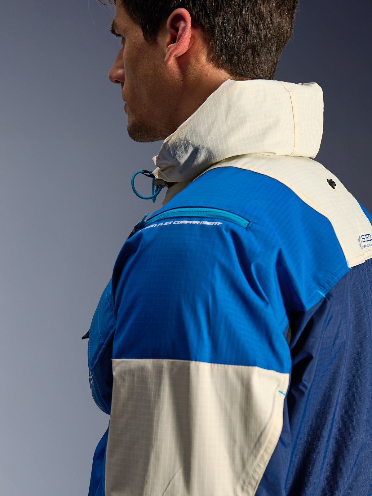 Alpinestars Mogress Air jacka, urban motorcykeljacka för herr, blå och beige, återvunnen ripstop med hög krage och huva.