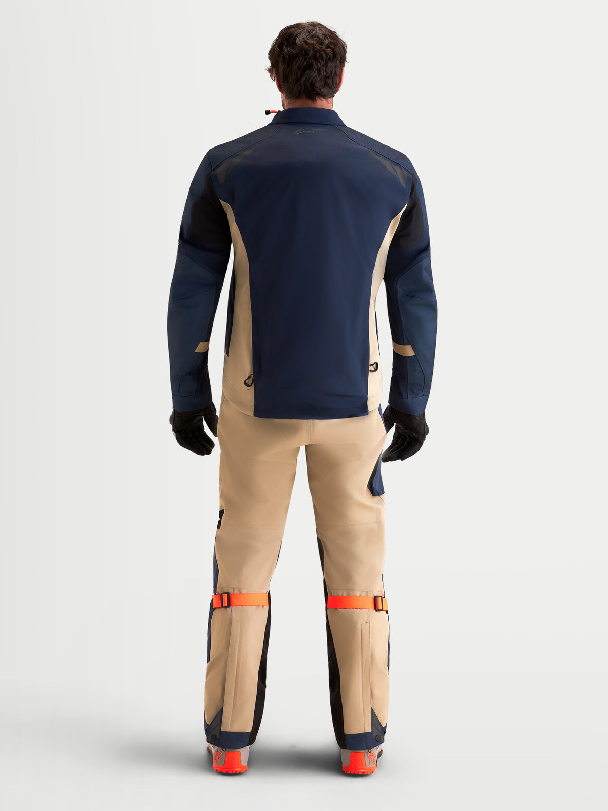 Alpinestars Arenis Gore-Tex jacka, äventyrsmotorcykeljacka för herr i nattblått och aluminium, vy bakifrån som visar vattentät textilkonstruktion och förformade ärmar