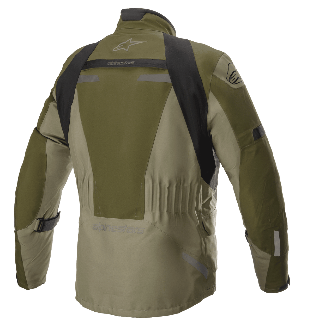 Alpinestars Altamira GORE-TEX-jacka, Forest Military Green, baksida av teknisk touringjacka för motorcykel med svarta axelpaneler, elastisk midja och Alpinestars-branding, med reflekterande detaljer och hållbar textilkonstruktion.