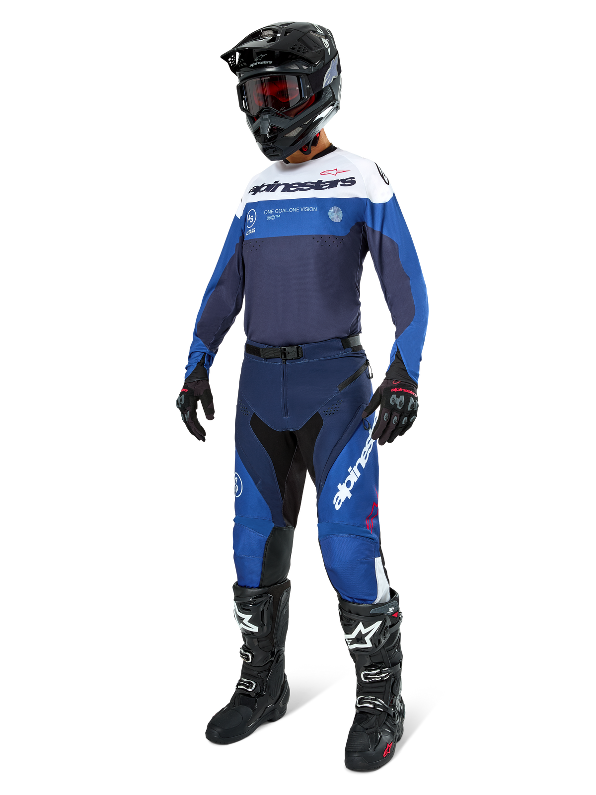 Motocrossförare klädd i Alpinestars Pro-Dura-byxor i marinblått, klarblått och vitt, matchande långärmad tröja, svart hjälm med röda goggles, svarta handskar och svartvita stövlar, koordinerad outfit för enduro och terrängkörning.